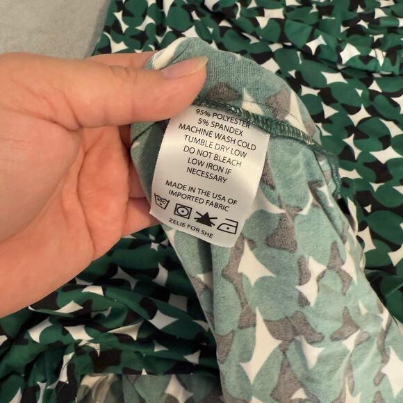 Zelie For She, Ramona Keyhole Long Sleeve Jersey Dress In Geo Green, 2XL - Picture 6 of 6